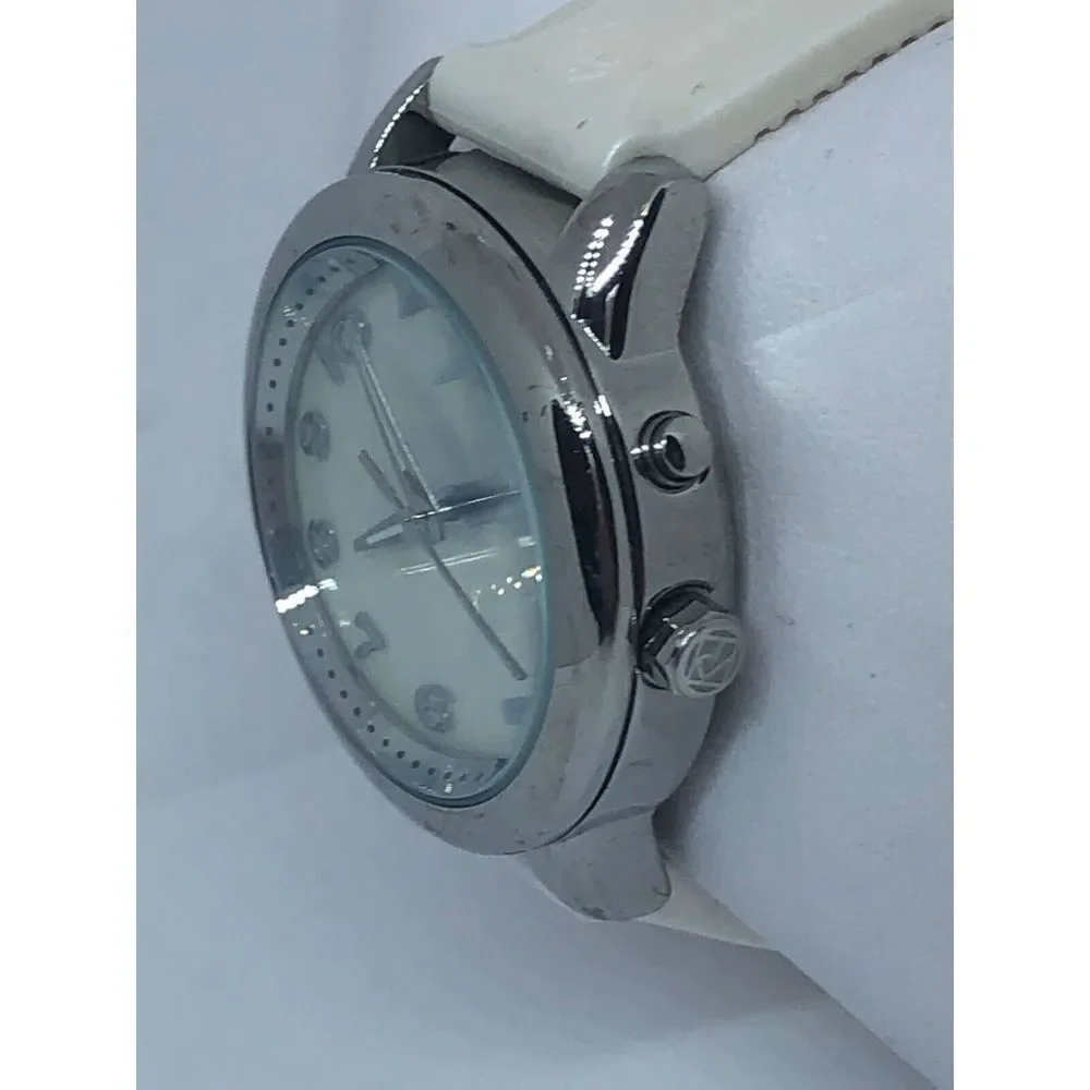 Relic ZR12060 Women's White Silicone Analog White Dial Quartz Genuine Watch DV91